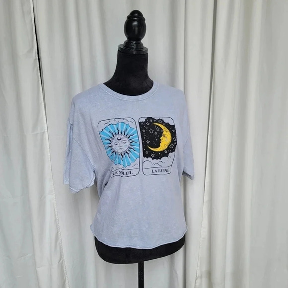 ACEMI WOMEN'S LIGHT BLUE CROPPED TEE SIZE LARGE SUN MOON SHORT SLEVE T-SHIRT - Picture 5 of 8